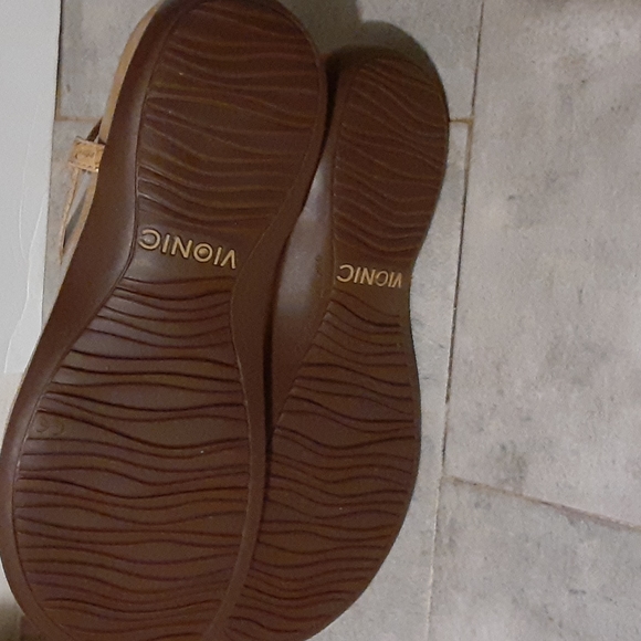 BIONIC  size  7 - Picture 5 of 5